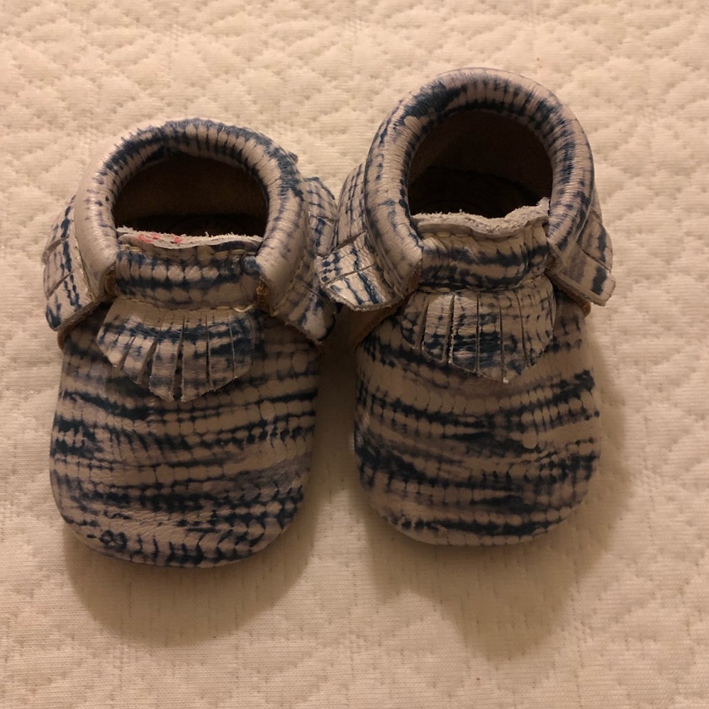 Freshly Picked indigo tie dye moccasins sz 1